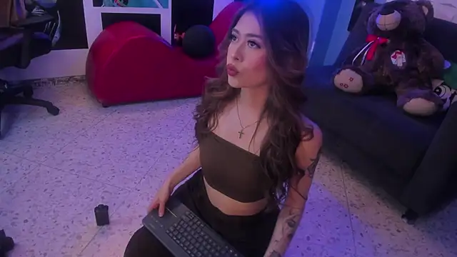 Snapshot of EmmilyClark chatting on 11-03-25, 06:33 EmmilyClark online show from 11-03-25, 06:33