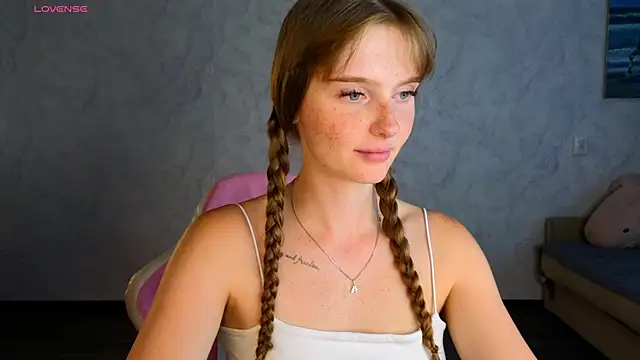 Snapshot of Lovelly_molly1 chatting on 07-18-26, 03:53 Lovelly molly1 online show from 07-18-26, 03:53