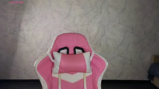 Lovelly molly1 online show from 04-21-26, 06:25