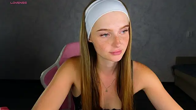 Snapshot of Lovelly_molly1 chatting on 07-16-26, 04:26 Lovelly molly1 online show from 07-16-26, 04:26