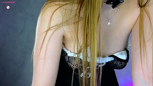 Lovelly molly1 online show from 03-31-26, 05:48