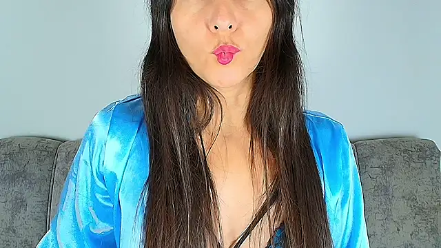 alana pink95 online show from 11-18-25, 10:40