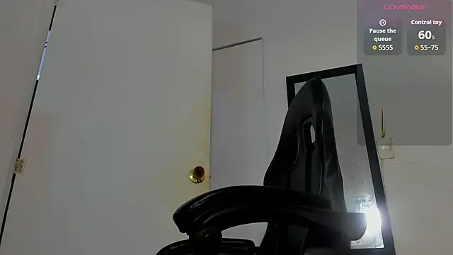 Evaa white online show from 02-07-26, 12:24