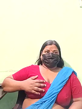 Snapshot of tamil_Nithya_J chatting on 04-19-26, 06:10 tamil Nithya J online show from 04-19-26, 06:10