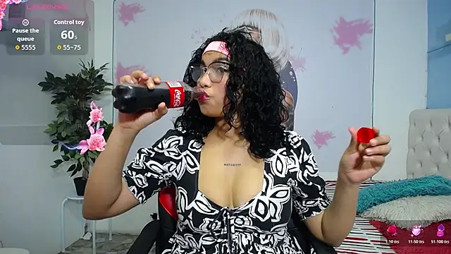 Snapshot of valeria_martinez19 chatting on 07-23-26, 06:37 valeria martinez19 online show from 07-23-26, 06:37