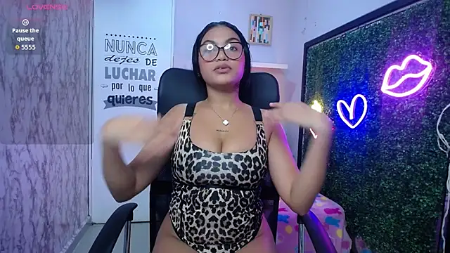 valeria martinez19 online show from 11-18-25, 02:49