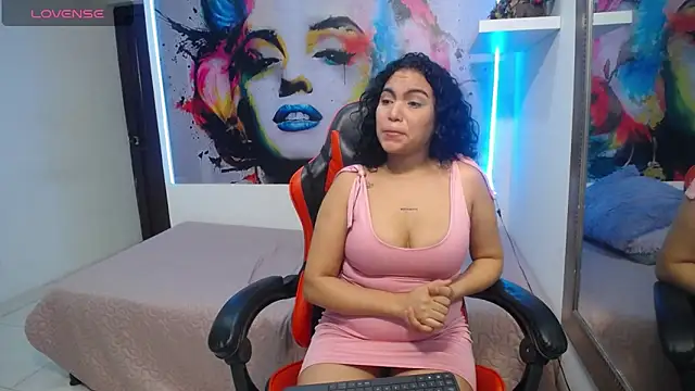Snapshot of valeria_martinez19 chatting on 05-30-26, 10:10 valeria martinez19 online show from 05-30-26, 10:10
