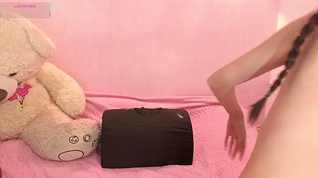 Snapshot of Little_arii chatting on 02-09-26, 07:12 Little arii online show from 02-09-26, 07:12