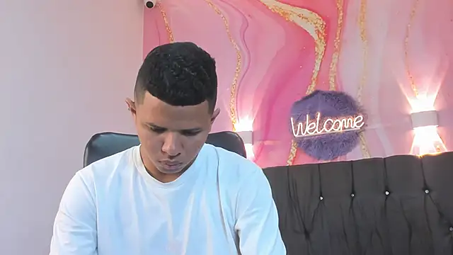 Steven19 LatinBoy online show from 11-25-25, 11:54