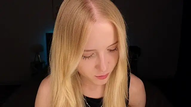 Snapshot of adele_armass chatting on 06-18-26, 09:31 adele armass online show from 06-18-26, 09:31