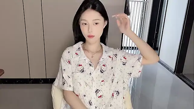 Snapshot of yuyu-33 chatting on 06-25-26, 05:12 yuyu-33 online show from 06-25-26, 05:12