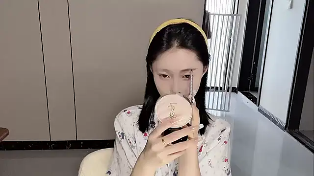 Snapshot of yuyu-33 chatting on 06-25-26, 05:05 yuyu-33 online show from 06-25-26, 05:05