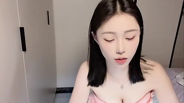 Snapshot of yuyu-33 chatting on 05-17-26, 01:22 yuyu-33 online show from 05-17-26, 01:22