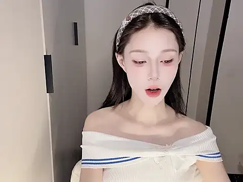 yuyu-33 online show from 11-08-25, 01:20