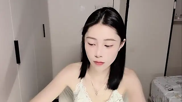 Snapshot of yuyu-33 chatting on 05-20-26, 01:35 yuyu-33 online show from 05-20-26, 01:35