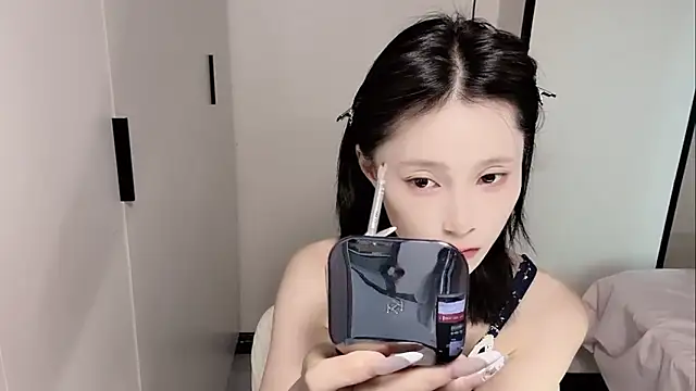 Snapshot of yuyu-33 chatting on 05-11-26, 04:25 yuyu-33 online show from 05-11-26, 04:25