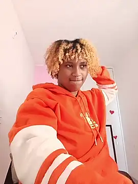 EvonyFoxxx online show from 04-19-26, 08:33