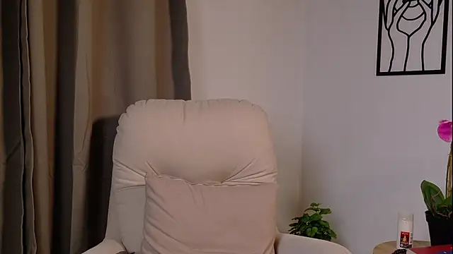 Snapshot of VictoriaNova_ chatting on 02-06-26, 12:39 VictoriaNova online show from 02-06-26, 12:39