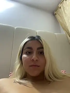 Elina Hills online show from 12-17-25, 02:38