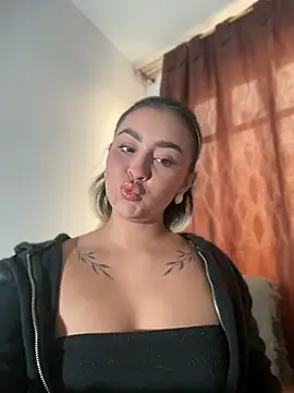 Elina Hills online show from 04-13-26, 06:56