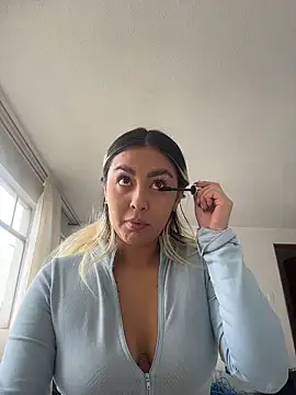 Snapshot of Elina_Hills chatting on 04-19-26, 06:10 Elina Hills online show from 04-19-26, 06:10
