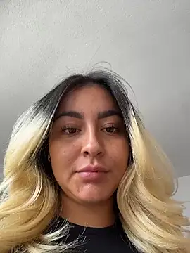 Snapshot of Elina_Hills chatting on 05-17-26, 02:39 Elina Hills online show from 05-17-26, 02:39