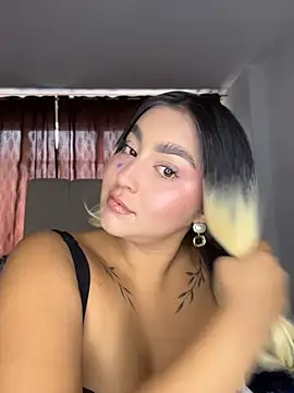 Snapshot of Elina_Hills chatting on 06-16-26, 02:06 Elina Hills online show from 06-16-26, 02:06
