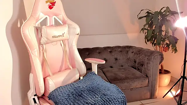 Snapshot of eva__s chatting on 05-30-26, 11:32 eva s online show from 05-30-26, 11:32