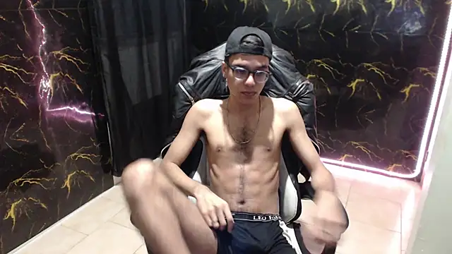 Snapshot of jhon_sex18 chatting on 11-10-25, 11:54 jhon sex18 online show from 11-10-25, 11:54