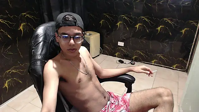 Snapshot of jhon_sex18 chatting on 11-12-25, 12:37 jhon sex18 online show from 11-12-25, 12:37