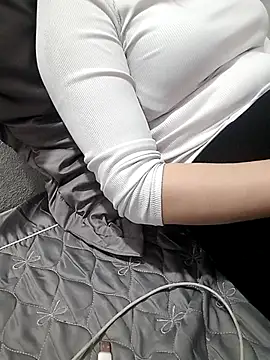 Snapshot of Elina_99 chatting on 02-25-26, 01:06 Elina 99 online show from 02-25-26, 01:06