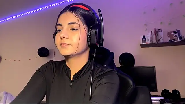 Snapshot of Marry_glow chatting on 10-30-25, 05:32 Marry glow online show from 10-30-25, 05:32