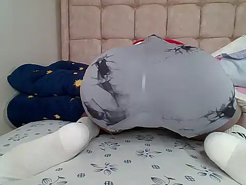 Snapshot of Petite_baby5 chatting on 04-27-26, 10:57 Petite baby5 online show from 04-27-26, 10:57