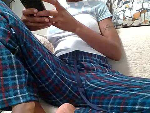 Snapshot of Petite_baby5 chatting on 05-20-26, 07:22 Petite baby5 online show from 05-20-26, 07:22
