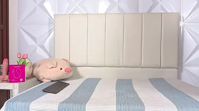 Luna  grace online show from 11-08-25, 09:40