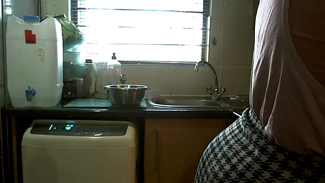 Snapshot of NewBeginnings8 chatting on 05-16-26, 10:25 NewBeginnings8 online show from 05-16-26, 10:25