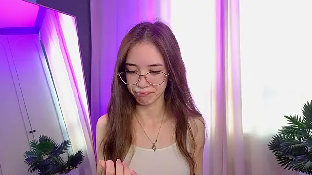 Snapshot of tinyanie chatting on 11-08-25, 06:06 tinyanie online show from 11-08-25, 06:06