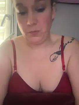 Snapshot of Girlysensuelle chatting on 10-31-25, 09:17 Girlysensuelle online show from 10-31-25, 09:17