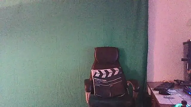 Snapshot of NahkaSami chatting on 11-05-25, 11:24 NahkaSami online show from 11-05-25, 11:24