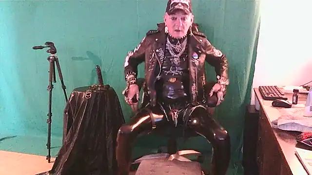 Snapshot of NahkaSami chatting on 11-04-25, 09:57 NahkaSami online show from 11-04-25, 09:57