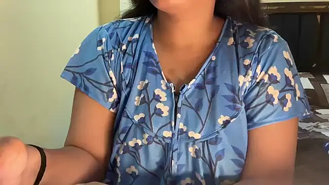 Snapshot of Shilpa_7 chatting on 06-07-26, 04:23 Shilpa 7 online show from 06-07-26, 04:23