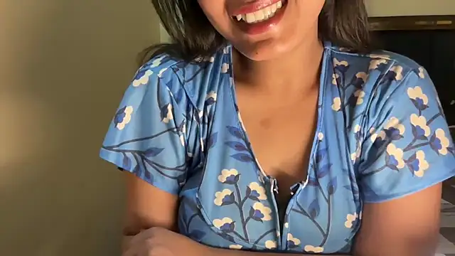 Snapshot of Shilpa_7 chatting on 06-08-26, 11:11 Shilpa 7 online show from 06-08-26, 11:11