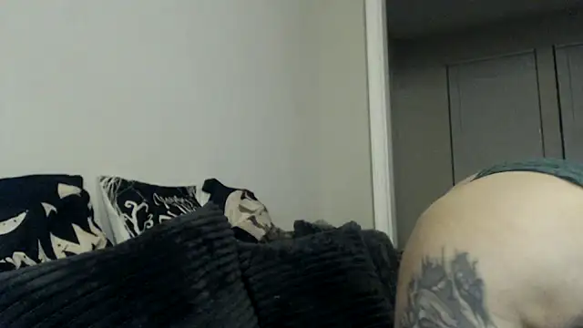 Holyplastic online show from 11-22-25, 01:15