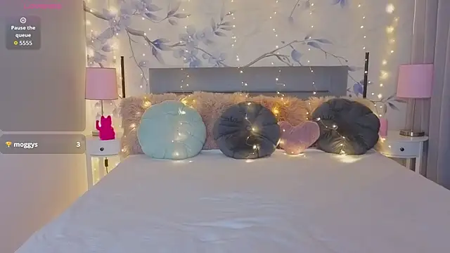 Sandra angel  online show from 12-17-25, 09:03