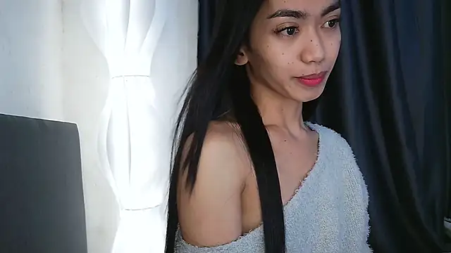 Snapshot of queensilver chatting on 03-26-26, 02:48 queensilver online show from 03-26-26, 02:48