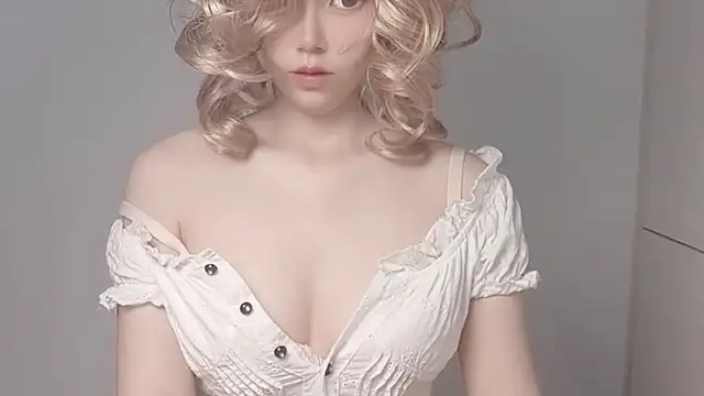 JuliaNoir online show from 04-13-26, 06:50