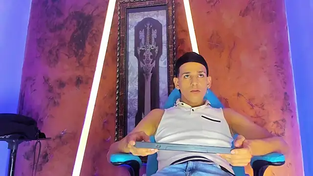 Snapshot of noah_deluxe chatting on 10-31-25, 01:08 noah deluxe online show from 10-31-25, 01:08