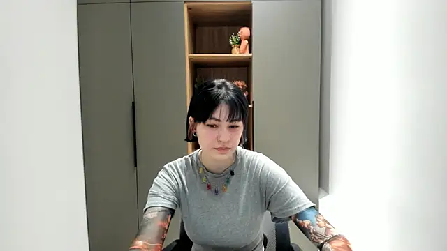 Snapshot of GloriaLemanski chatting on 11-02-25, 03:44 GloriaLemanski online show from 11-02-25, 03:44