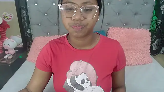 Snapshot of valentinavega18x chatting on 02-24-26, 03:18 valentinavega18x online show from 02-24-26, 03:18