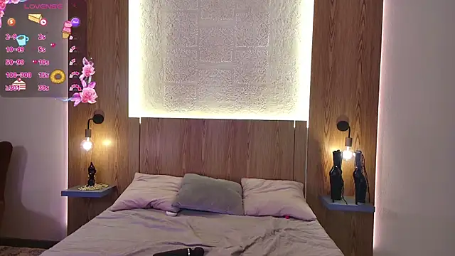 Nicolle moors online show from 12-03-25, 03:44